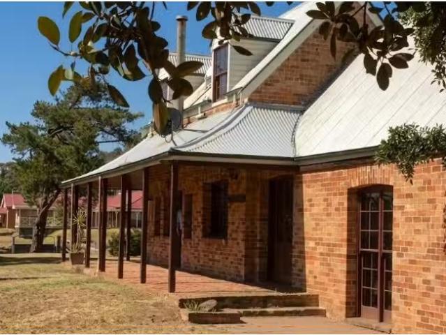 Cozy 4 BR 42 Cabbage Tree Road, Grose Vale House for rent Lis.