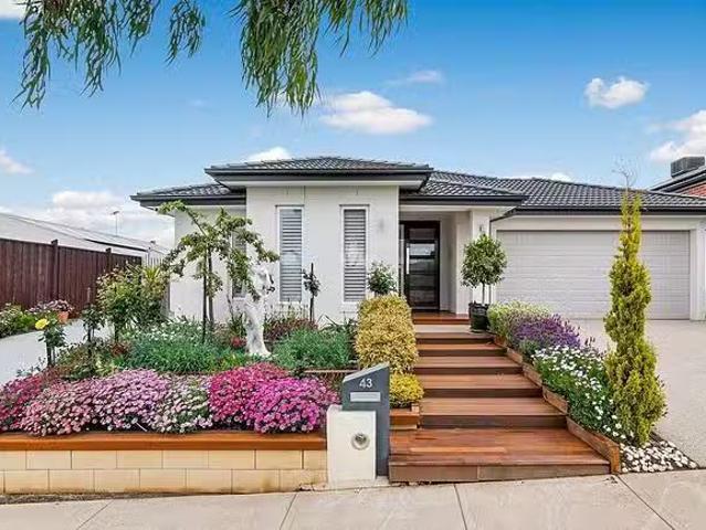 Rental! 4 BR 43 Angelas Way, Sunbury, VIC 3429