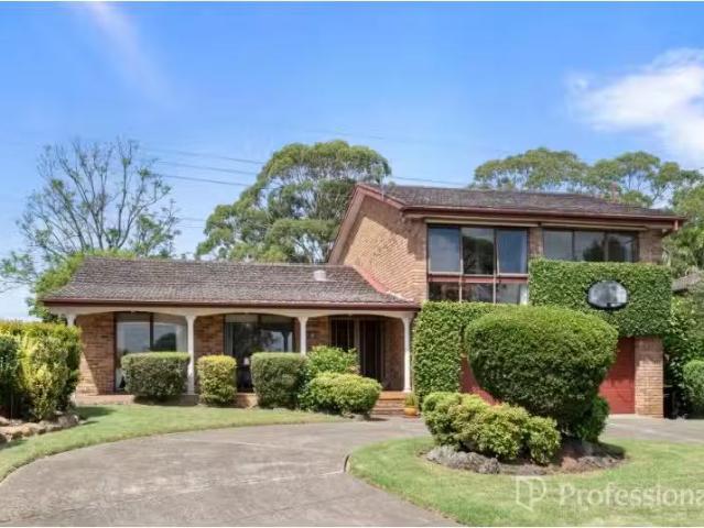 Deal! 4 BR 4 Ebony Close, Casula House for rent Listed by Mic.