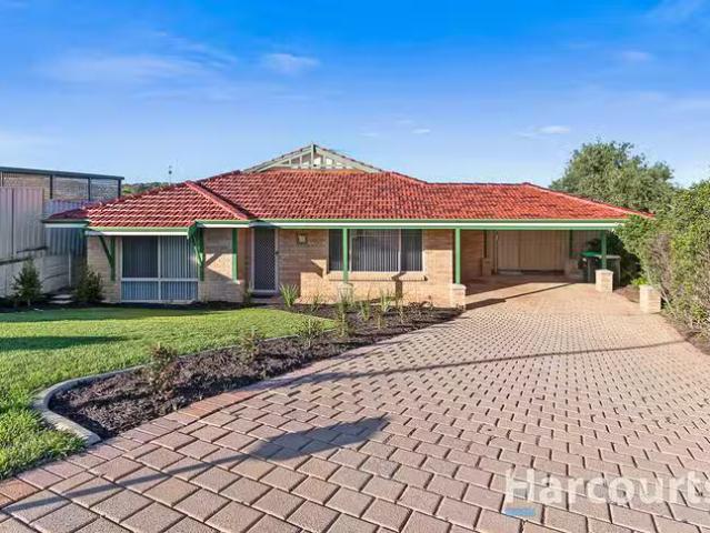 Deal! 4 BR 4 Fisherton Circuit, Kinross, WA 6028