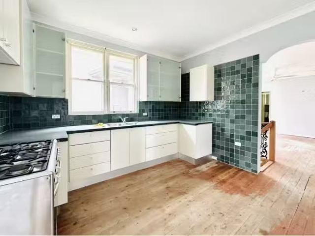 Cozy 4 BR 4 Yarrandi Place, Longueville House for rent Listed.
