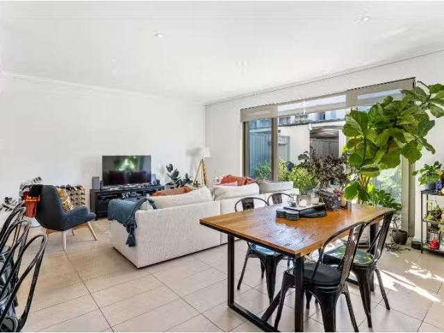 For Rent! 4 BR 59 Grove Street, St Peters House for rent List.