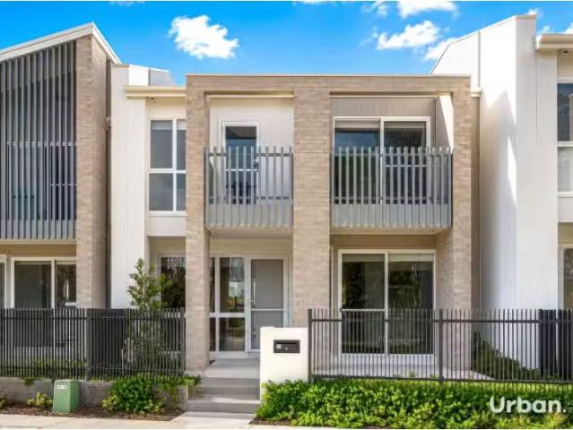 Nice 4 BR 50 Grassbird Avenue, Oran Park Townhouse for rent L.