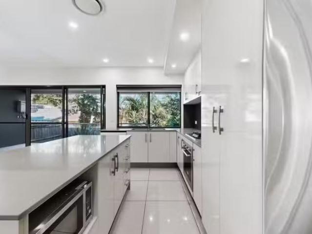 Cheap 4 BR 5/21 Herston Road, KELVIN GROVE, QLD 4059 Townhou.