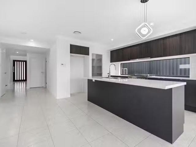 Deal! 4 BR 53 Currawong Circuit, Worongary, QLD 4213