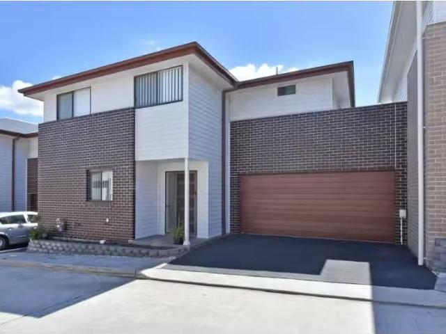 Unique 4 BR 5 Blackbird Street, Thornton Townhouse for rent L.