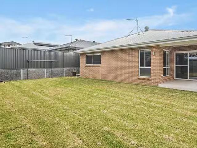 Charming 4 BR 5 Ridgehaven Lane, Calderwood, NSW 2527