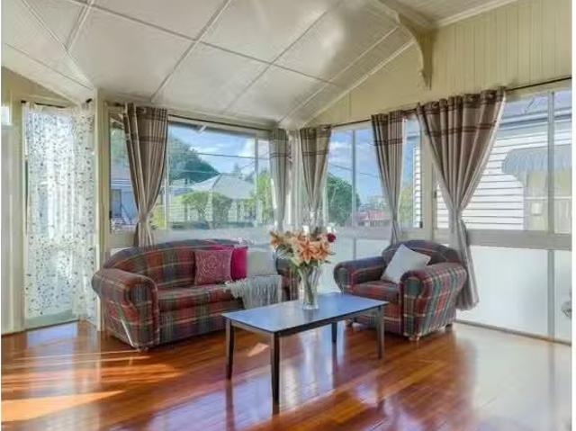 Cheap 4 BR 65 Brisbane Street, ANNERLEY House for rent Listed.