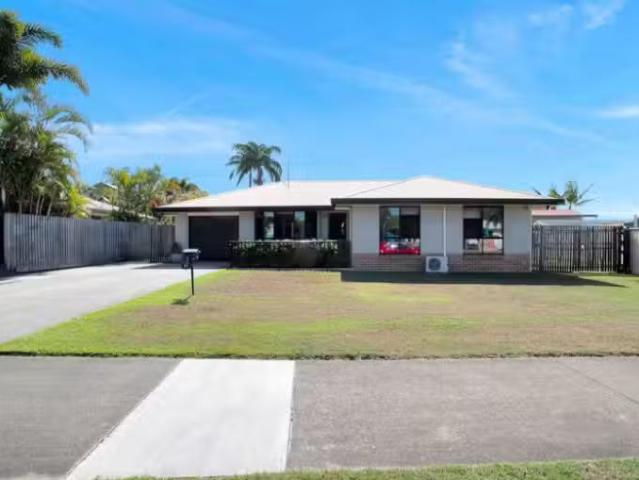 Rental! 4 BR 61 Slater Avenue, BLACKS BEACH, QLD 4740 House.