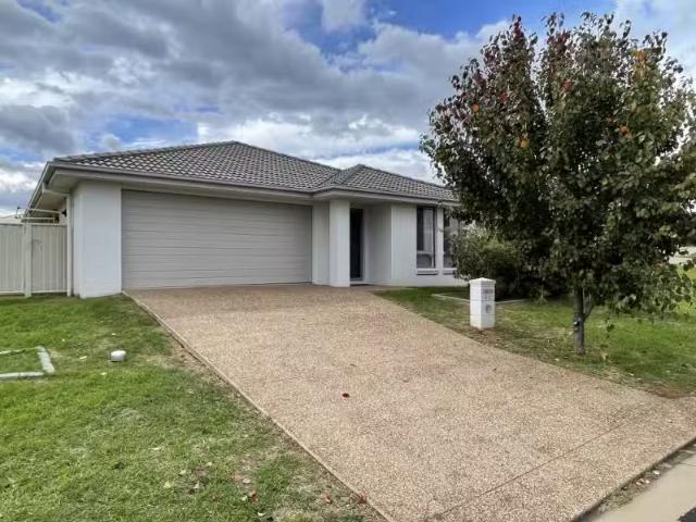 For Rent! 4 BR 62 Tulipwood Cres, Oxley Vale House for rent L.