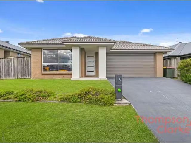 Just in! 4 BR 6 Plover Circuit, ABERGLASSLYN House for rent L.