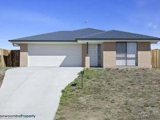Charming 4 BR 6 Red Cedar Avenue, Cotswold Hills, QLD 4350