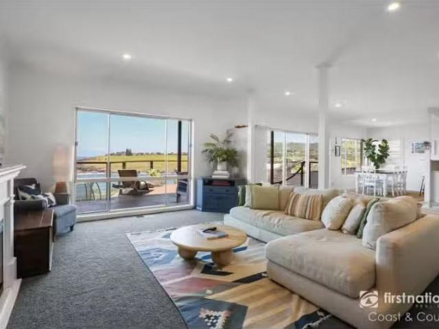 Deal! 4 BR 73 Tingira Crescent, Kiama House for rent Listed b.