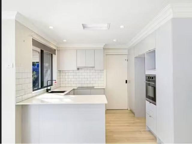 Deal! 4 BR 7 Crane Street, Balaclava House for rent Listed by.