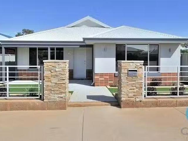 For Rent! 4 BR 7 Lindt Crescent, Byford, WA 6122
