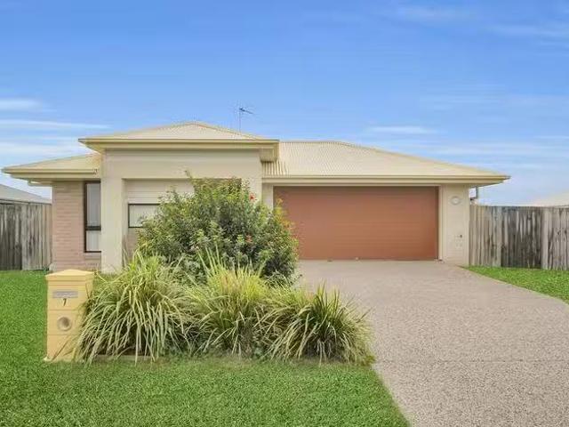 Nice 4 BR 7 Mia Street, Wyreema, QLD 4352