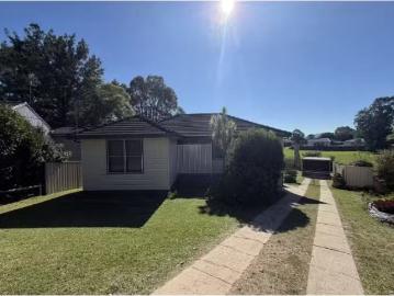 Rental! 4 BR 7 Miller Avenue, Nowra House for rent Listed by.