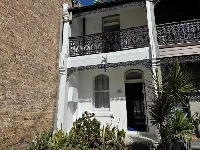 Unique 4 BR 85 Railway Parade, ERSKINEVILLE Townhouse for rent.