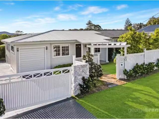 Unique 4 BR 80 Lowanna Avenue, Forresters Beach House for rent.