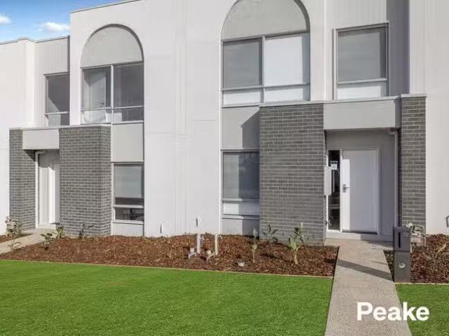 For Rent! 4 BR 82 Carnival Boulevard, Berwick, VIC 3806