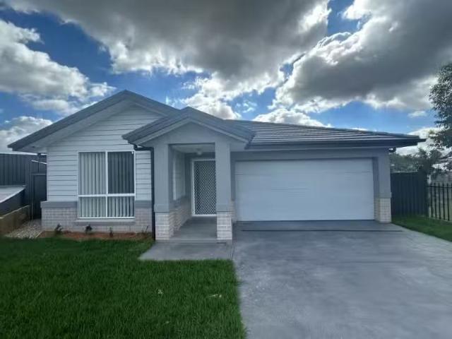 Rental! 4 BR 8 Agnes Place, THIRLMERE House for rent Listed b.