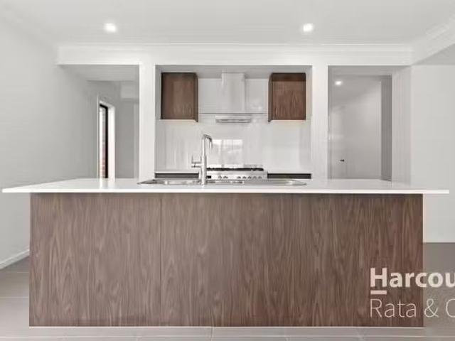 Nice 4 BR 9 Borage Street, Mickleham, VIC 3064 House for Rent