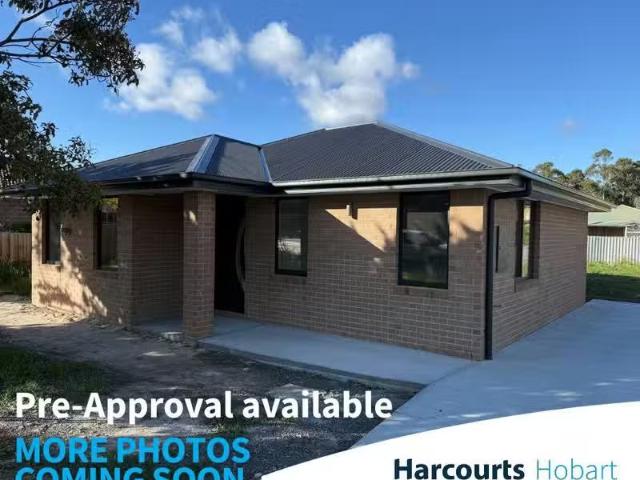 Unique 4 BR 9 Tottenham Road, GAGEBROOK, TAS 7030 House for.