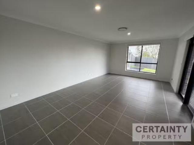 Deal! 4 Castleton Close, Farley House for rent Listed by Cert.