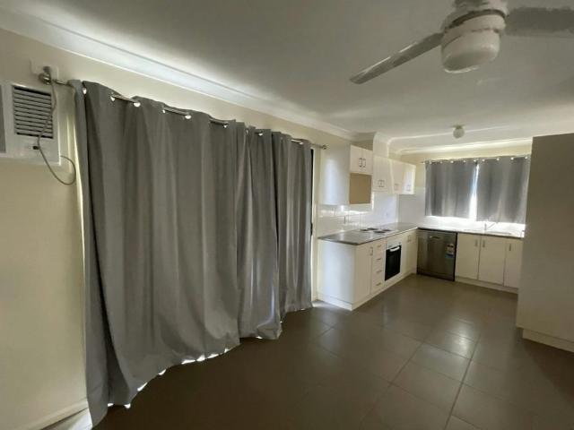 FOR RENT | 4 Charthom Place, Dalby