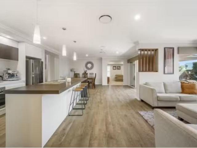 For Rent! 4 Chifley Street, Thrumster House for rent Listed b.