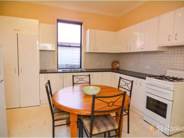 Unique 4 Chifley Road, Lithgow House for rent Listed by Lynet.