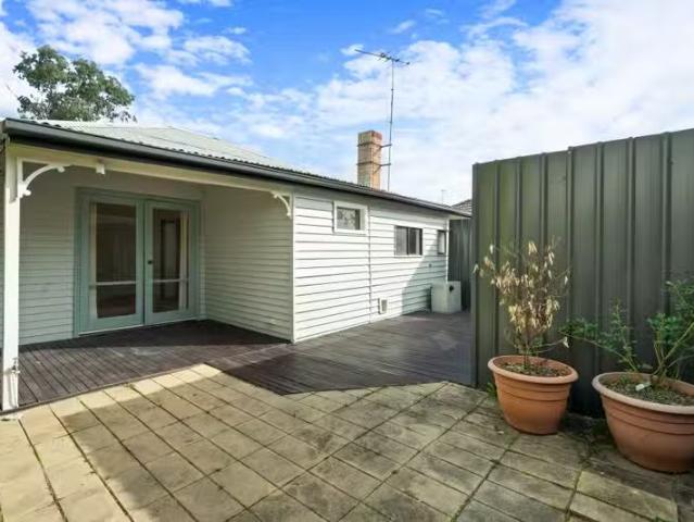 Just in! 4 Edith Street, Oak Park VIC 3046