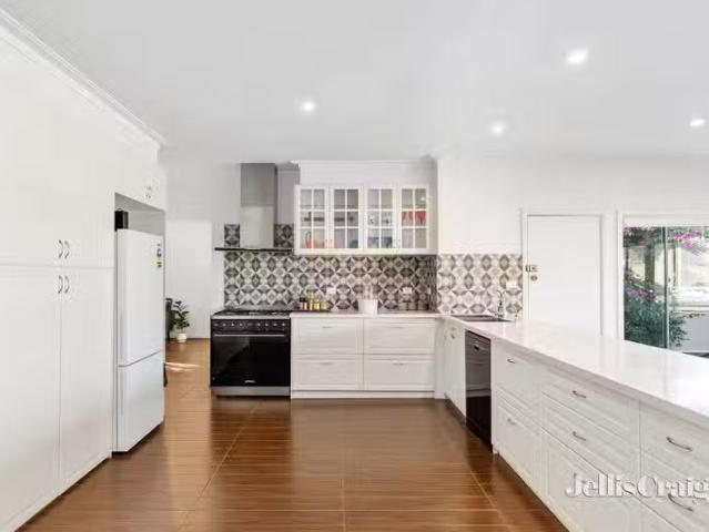 Deal! 4 Weyburn Court, Heidelberg VIC 3084