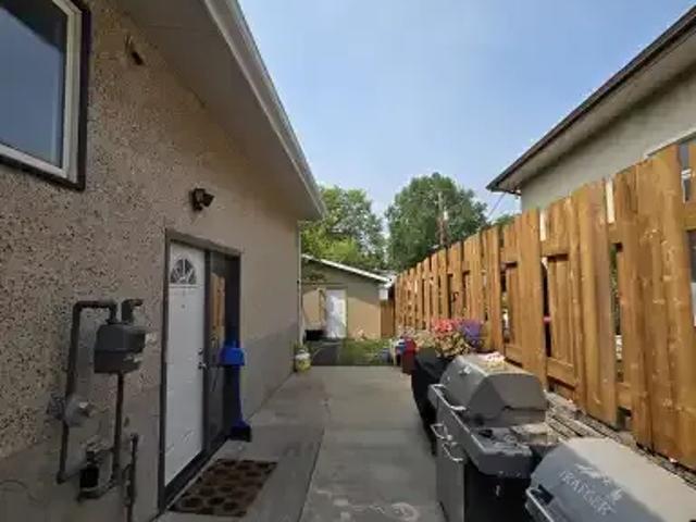 For Rent 4.5 Bedroom Apartment Calgary AB DS104957338