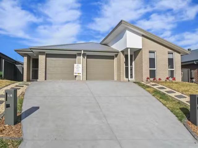 Cozy 4A Acmena Street, Gillieston Heights Townhouse for rent.
