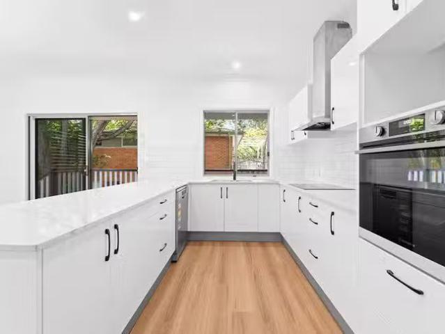 Deal! 4A Robbins Street, Corinda, QLD 4075