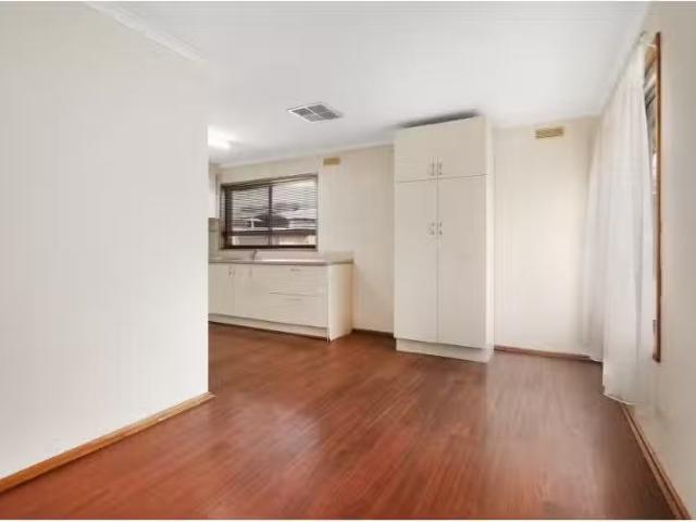 Deal! 53 Buffalo Crescent, Thurgoona House for rent Listed by.