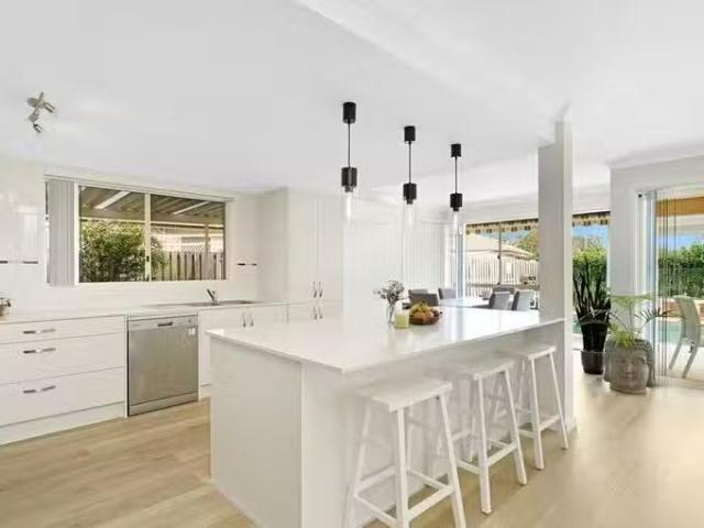Charming 53 Casuarina Drive, Elanora, QLD 4221