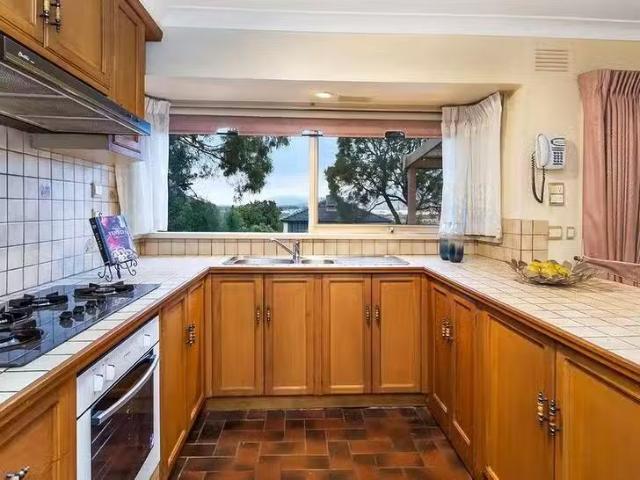 Cozy 53 Craig Hill Drive, Wheelers Hill, VIC 3150