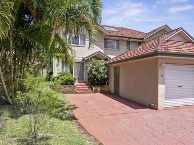 Charming 50/9 Shearwater Place, KORORA Townhouse for rent Lis.