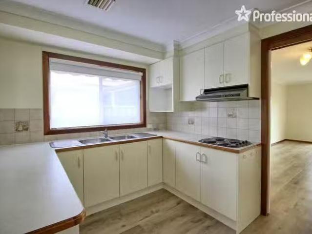 Unique 50 Dalman Parkway, Glenfield Park, NSW 2650