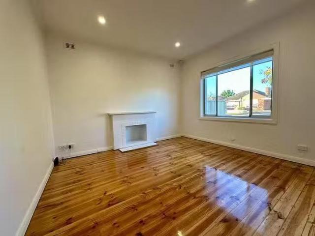 Just in! 50 Robert Avenue, Broadview, SA 5083