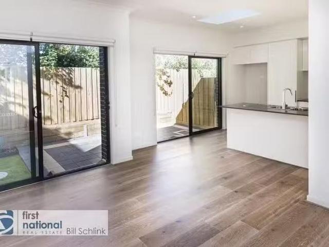 Nice 5/106 Wood Street, Templestowe, VIC 3106