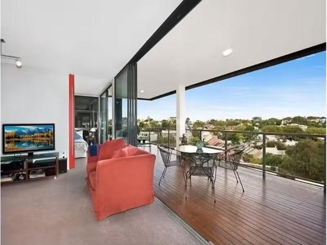 Unique 510/7 Sterling Circuit, Camperdown Apartment for rent.