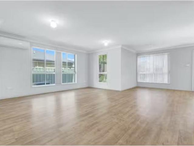 Cheap 5/115 Hillcrest Avenue, South Nowra Apartment for rent.