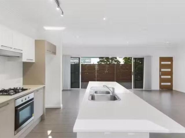 Nice 5/15 Daisy Street, Fairy Meadow Townhouse for rent Liste.