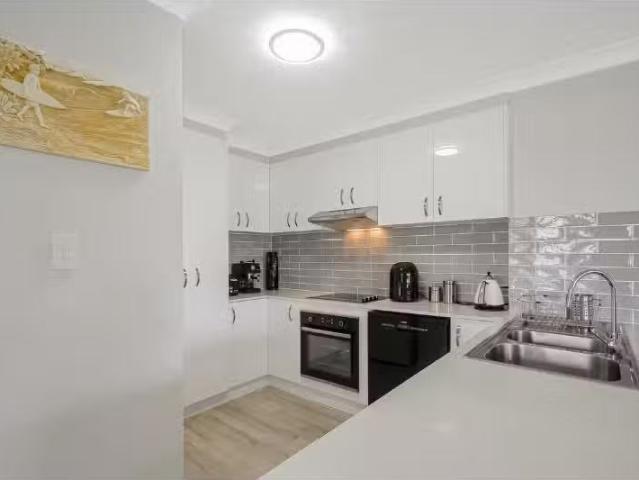 Rental! 5/17 Korina Avenue, Coolangatta Apartment for rent Li.