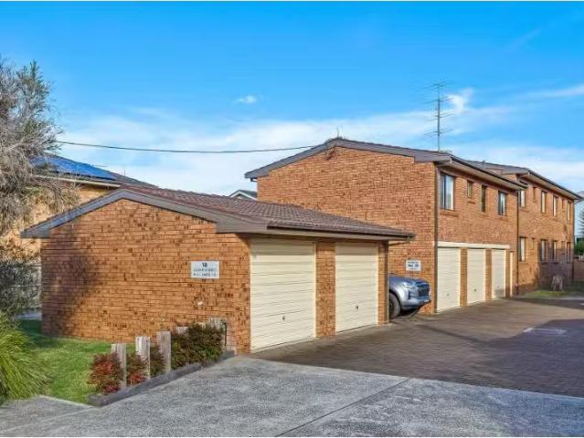 Nice 5/18 Ocean Street, Thirroul Apartment for rent Listed by.