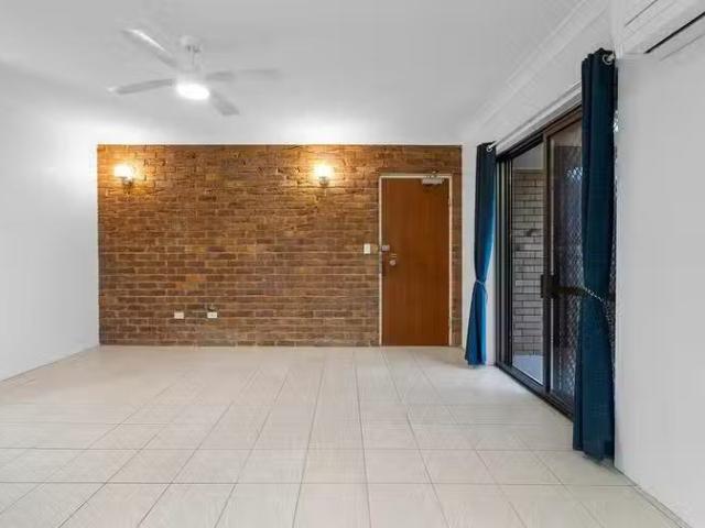Just in! 5/20 Simon Street, Yeronga, QLD 4104