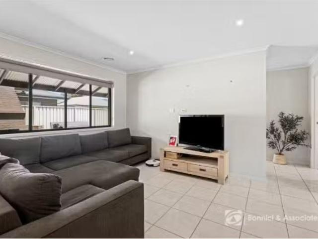 Deal! 52 Cornwall Avenue, Hamilton Valley House for rent List.